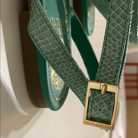 Vince Camuto turquoise sandal - Picture 3 of 5